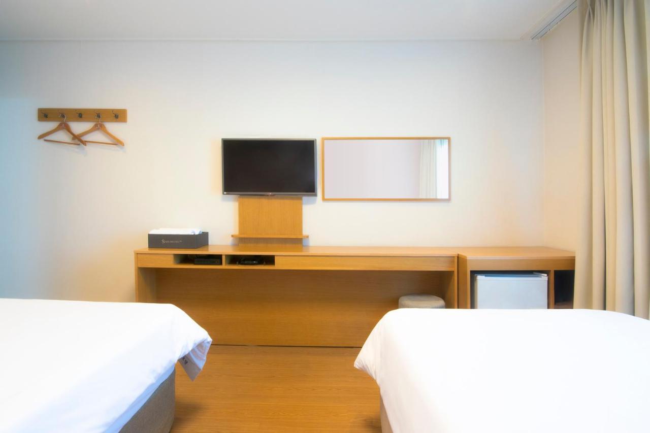 Sims Hotel Jeju Buitenkant foto
