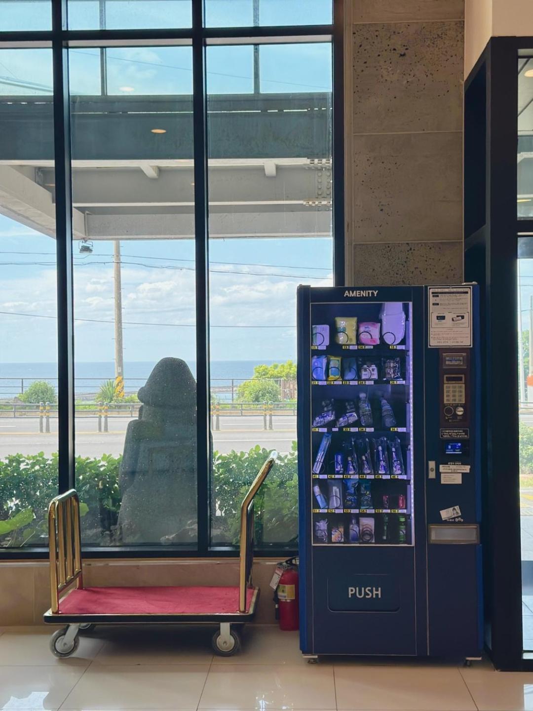 Sims Hotel Jeju Buitenkant foto