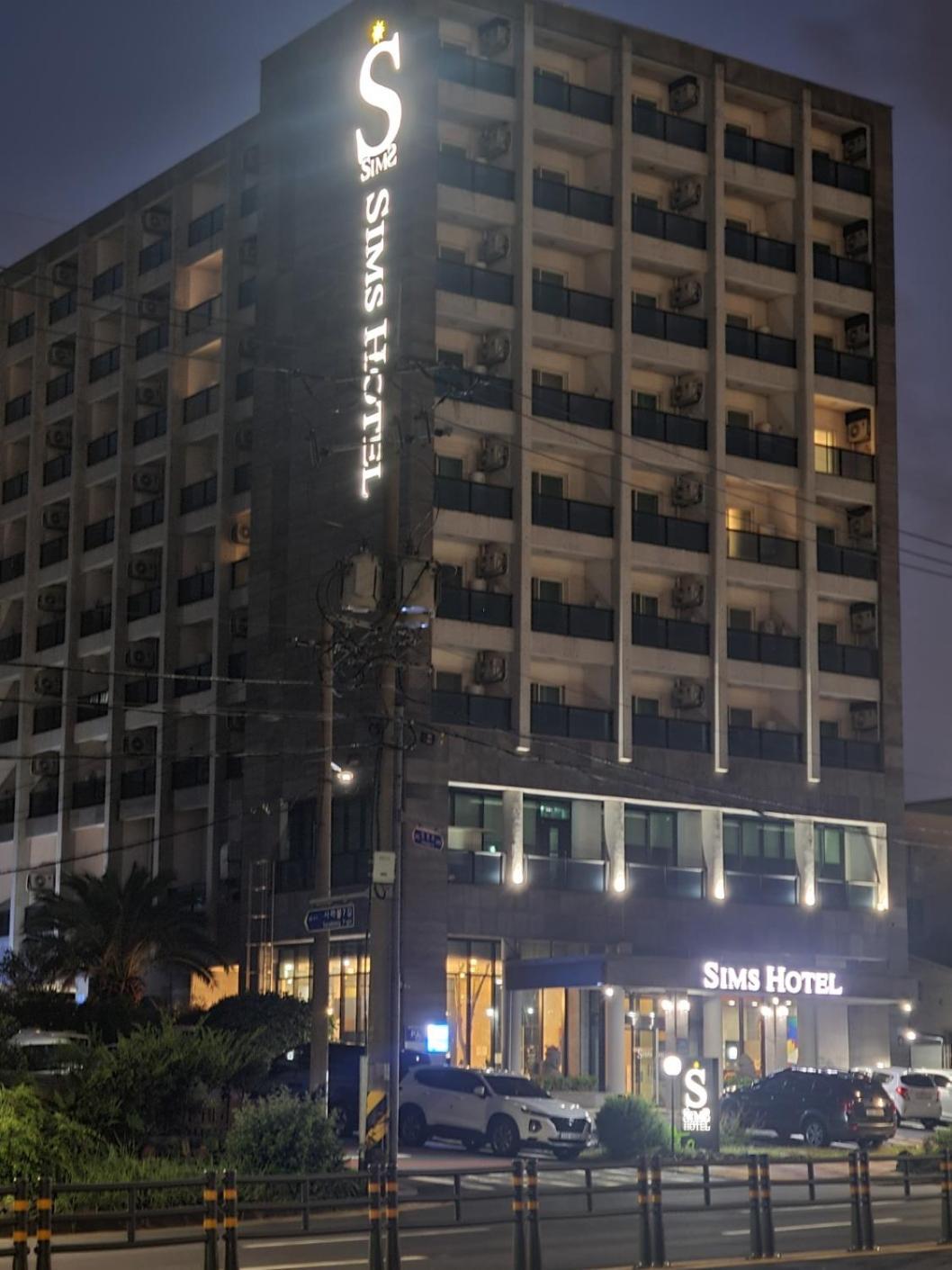 Sims Hotel Jeju Buitenkant foto
