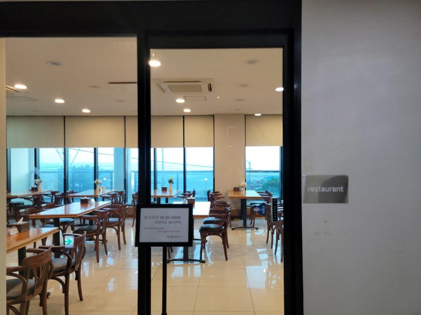 Sims Hotel Jeju Buitenkant foto